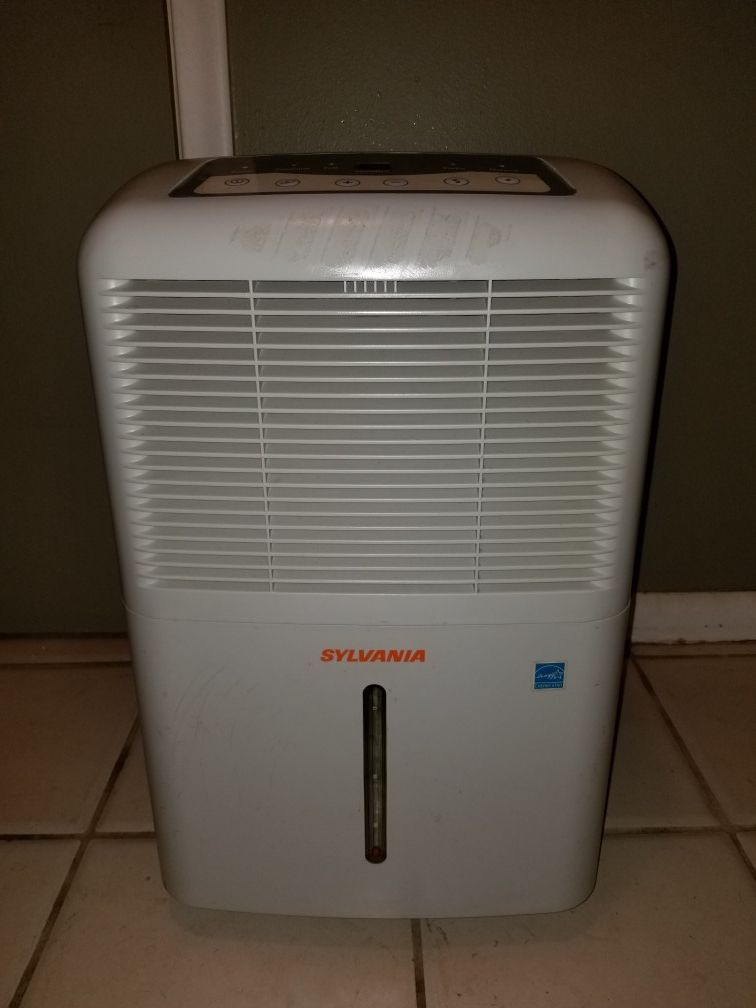 Sylvania dehumidifier SYL-65ES used