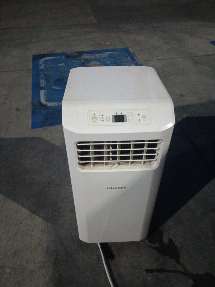 Hi Sense 6000 BTU portable Air Conditioner\ Dehumidifier