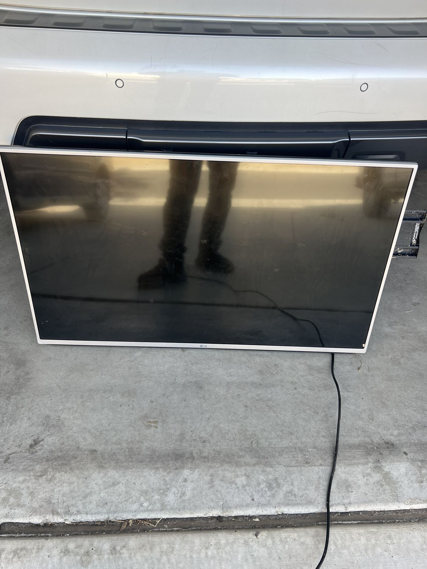 43 Inch LG TV