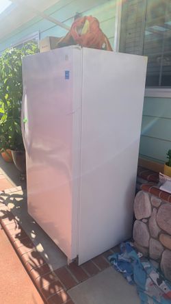 Refrigerator Ken more freezer