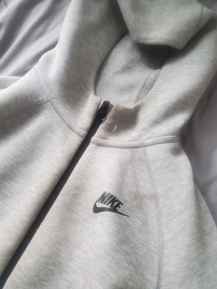 Nike tech