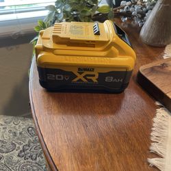 New Dewalt Battery 20V XR POWERPACK 8AH $100 Firm-Firme