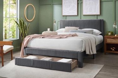 Full size tufted bed with orthopedic mattress included