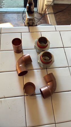 Copper Pipe Fittings and Brass Union Connectors 1 1/2