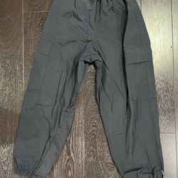 Men’s Women’s large Black Shell Rain Pants w/ cargo pockets snap ankles