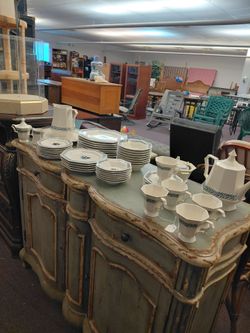 INDEPENDENCE IRONSTONE BLUE TULIP dish set