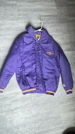 Authentic vintage Lakers Starter jacket, Size large