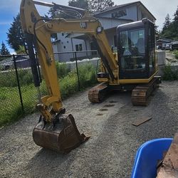 2020 cat Excavator 305 with  1,400 hours on it