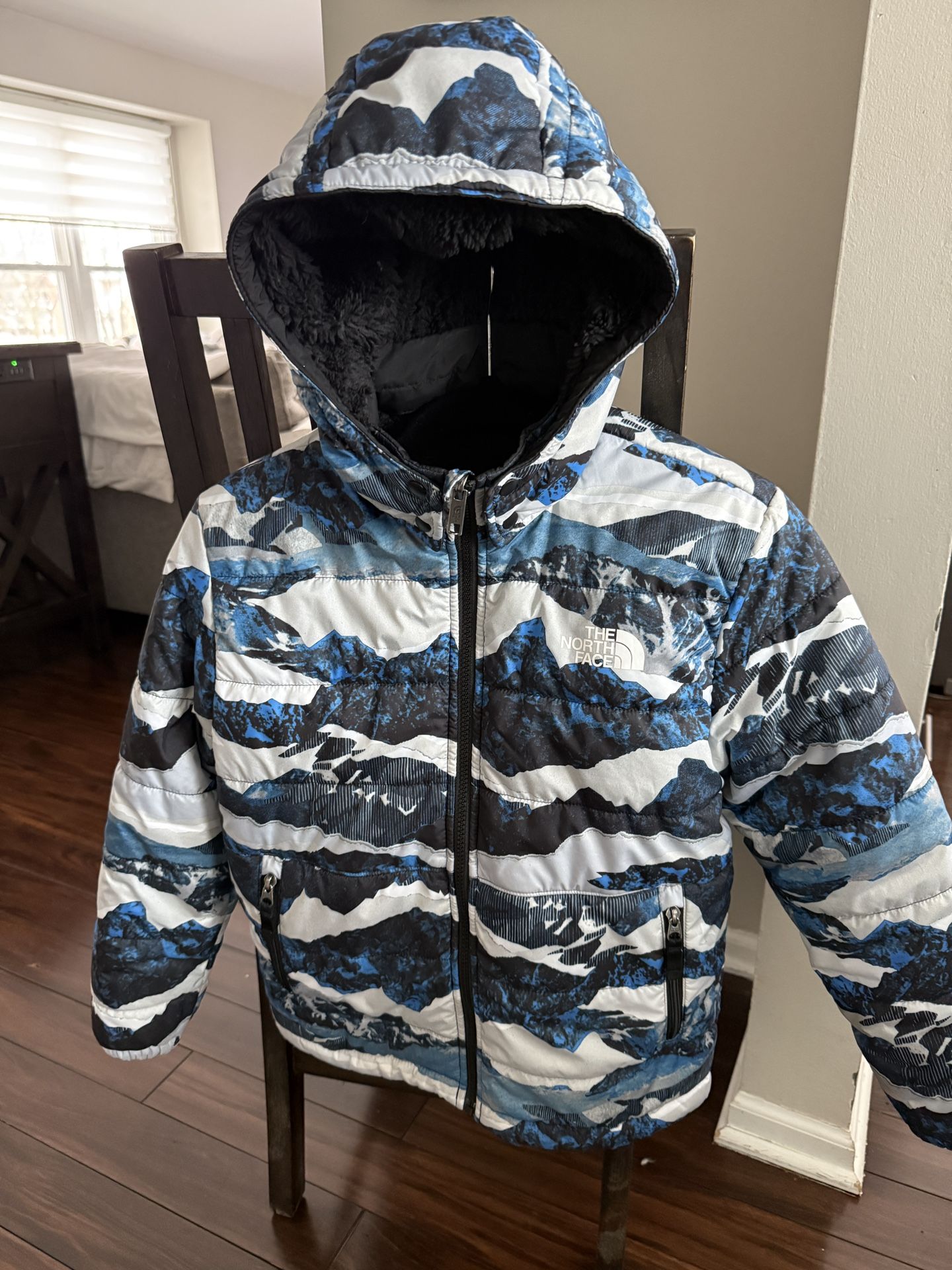 The North Face Boys Reversible Winter Jacket (L) 12