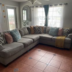 L Shaped Couch/sofa