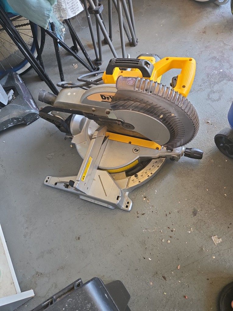 dwalt mitter saw