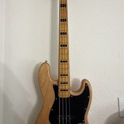 Squire Classic Vibe 70’s Jazz Bass Guitar
