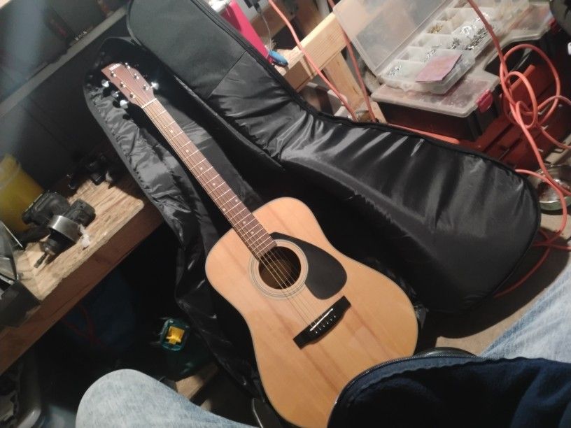 F325D YAMAHA GUITAR