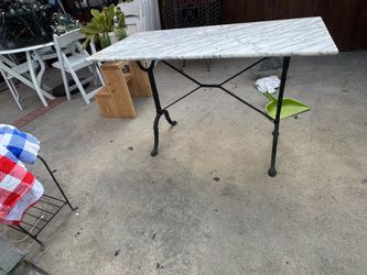 Mesa Table