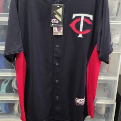 Brand New Minnesota Twins (Blank) Size Large 