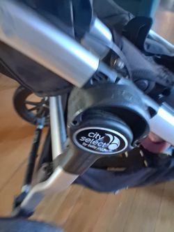 City select by baby jogger stroller selling the adapters for the second seat 💺 to asking $20 for them Slauson ave /western only selling the adapters