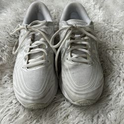 ASICS GEL Sneakers – Women’s Size 7 – Excellent Condition