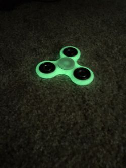 NEW Glow In The Dark Fidget Spinner