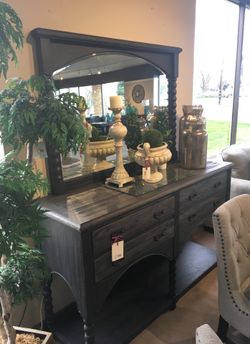 Showing your buffet with a mirror