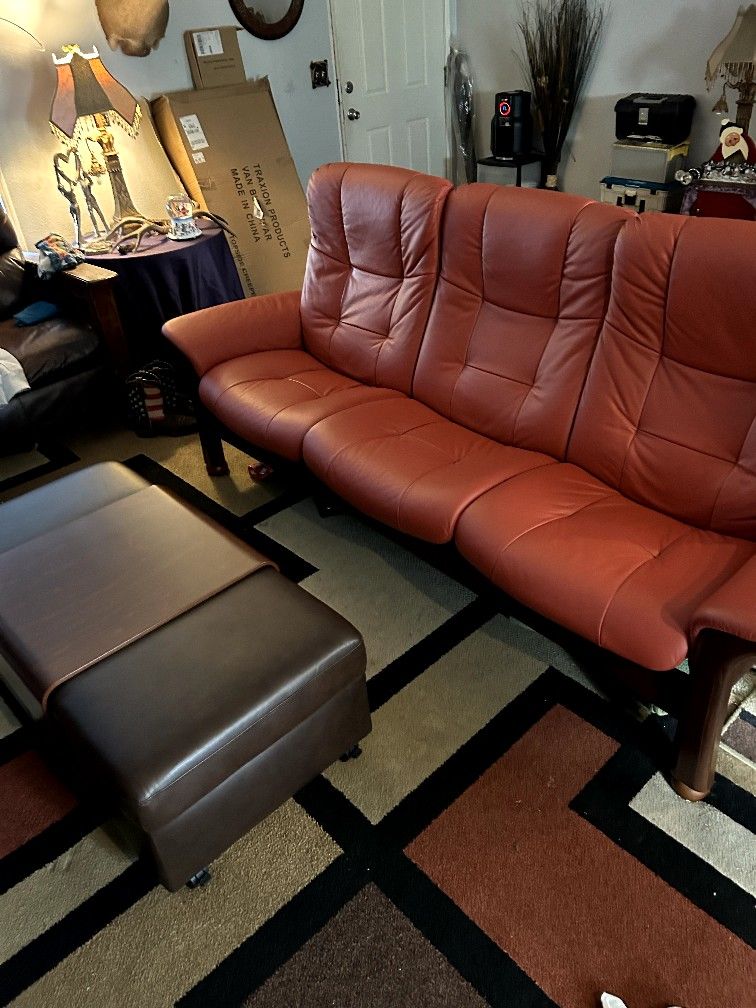 Stressless Couch +ottoman (Excellent CONDITION)