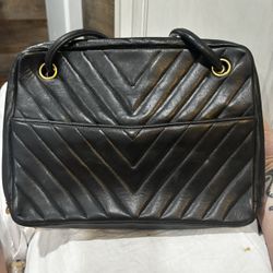 AUTHENTIC VINTAGE CHANEL BLACK LEATHER CAMERA BAG 