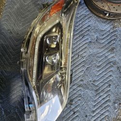 Toyota Avalon Headlight (Passenger Side)
