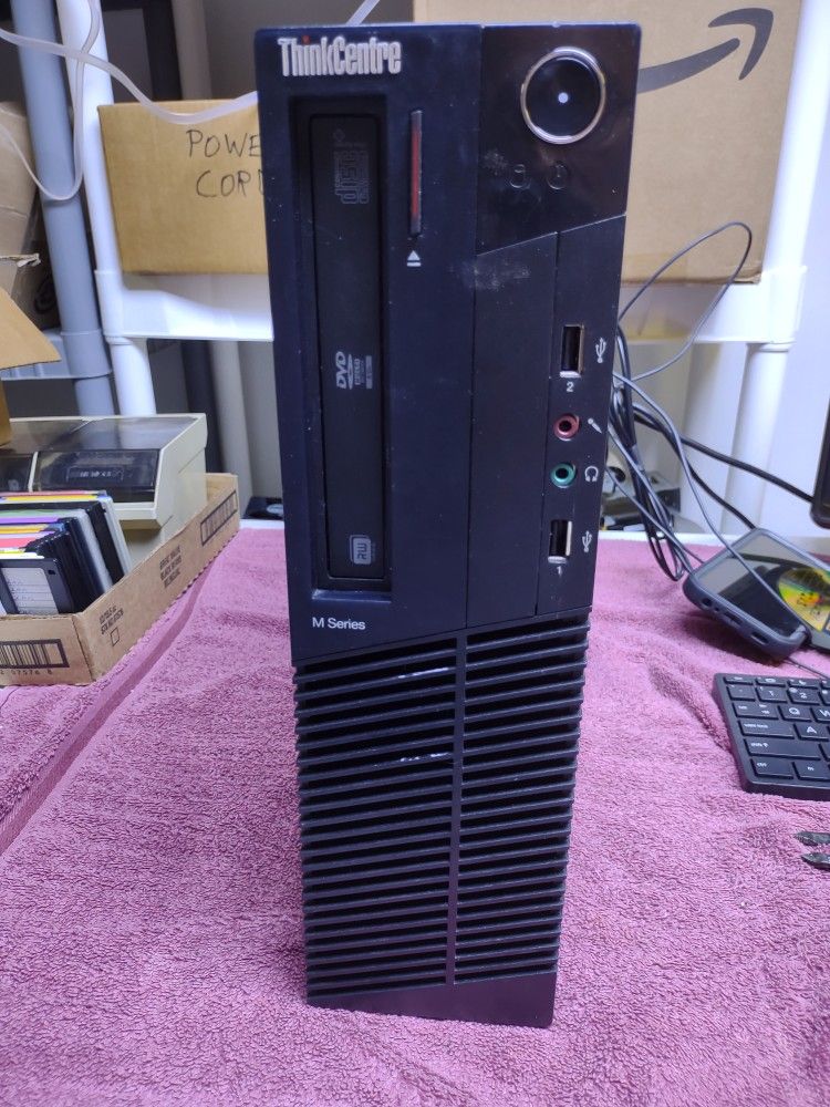 Lenovo ThinkCentre M49p small frame factor