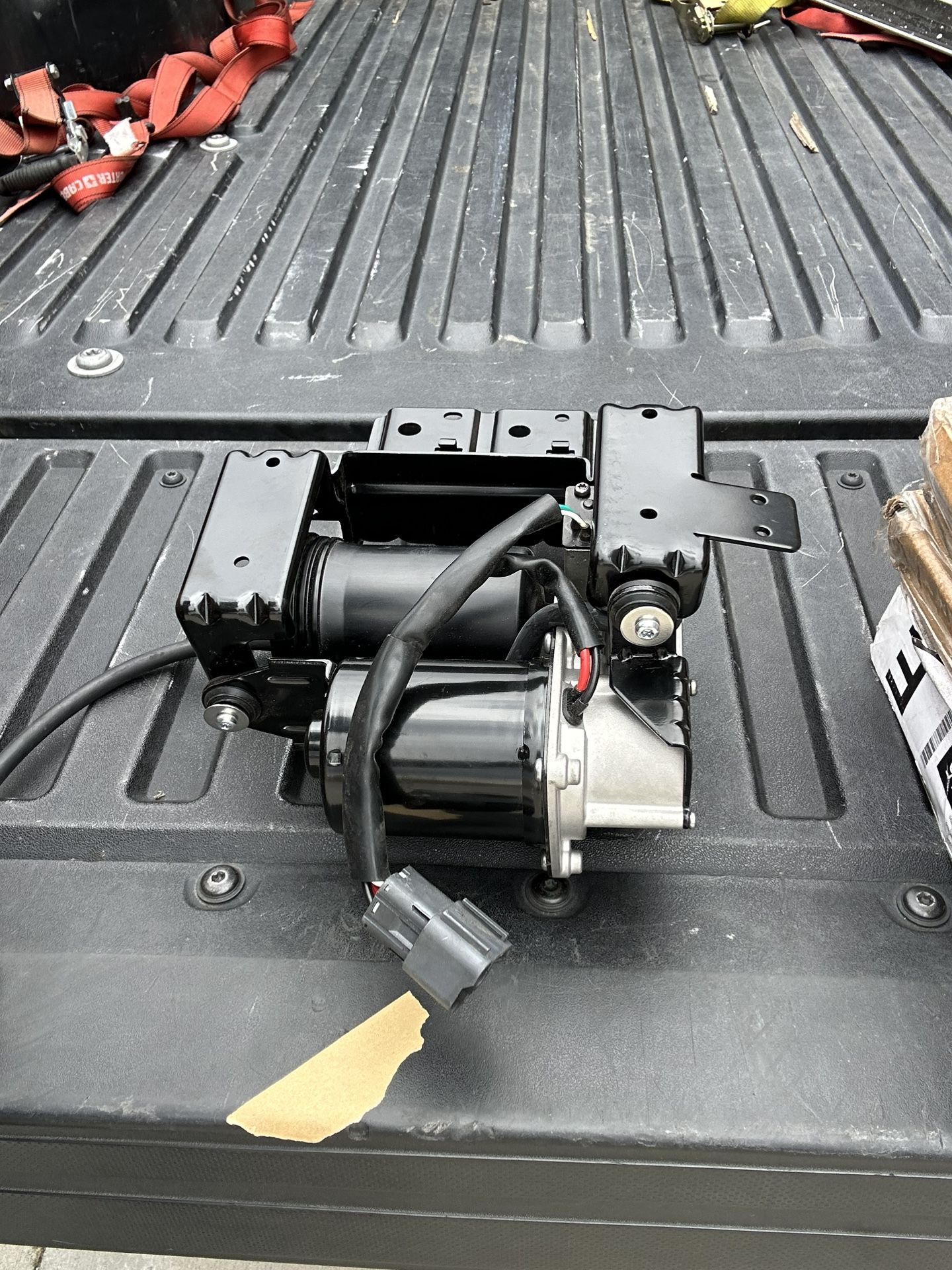 Air Suspension Compressor Rear Replacement For Nissan Armada