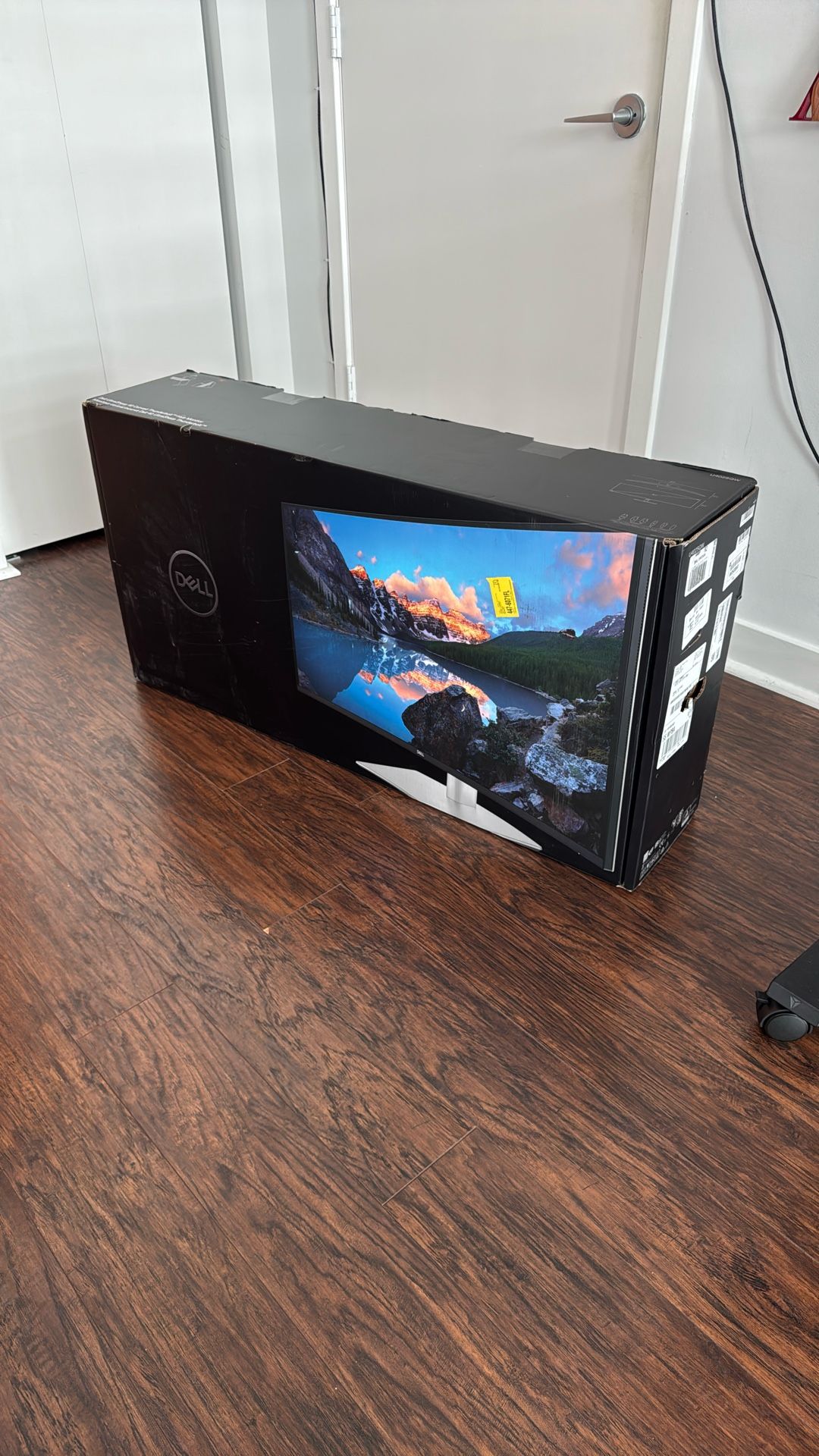 Dell UltraSharp 40 Curved Thunderbolt Hub Monitor