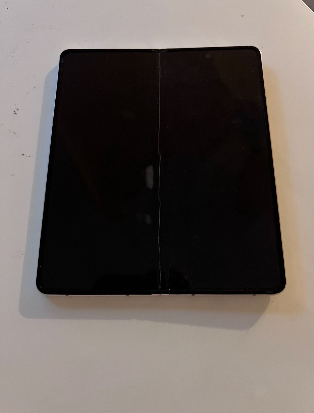 Samsung Z Fold 4 - 256GB - Unlocked - Gold