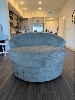 Oversized swivel accent chair