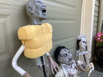Halloween prop bundle (zombie heads, chains, etc.)