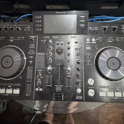 Pioneer DJ XDJ-RX DJ Stand Alone Controller And 2 Mackie 15” Powered Speakers And Stands And Cords