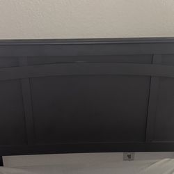 Bedroom furniture set