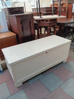 Vintage Lane company MCM white cedar chest 
$200 OBO