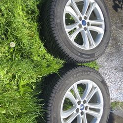 245/60R18 Full Rim And Tire Set Ford