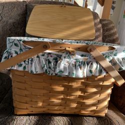 Longaberger Picnic Basket w/ Removable Liner & Tray