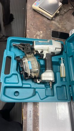 Makita Coil Nailer with Case