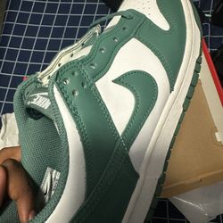 Nike Size 6,5 Color Green