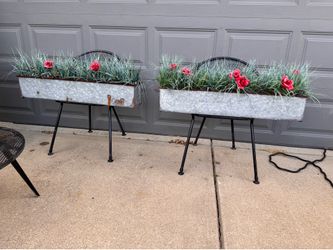 Set of 2 Galvanized Metal Containers with Artificial plants