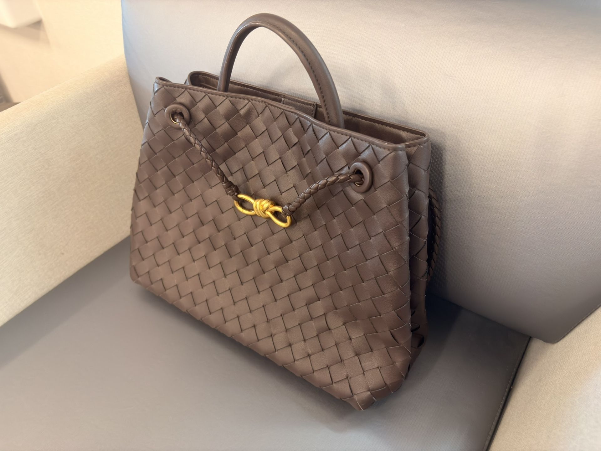 Bottega Veneta Andiamo Hand Bag Sale / Trade
