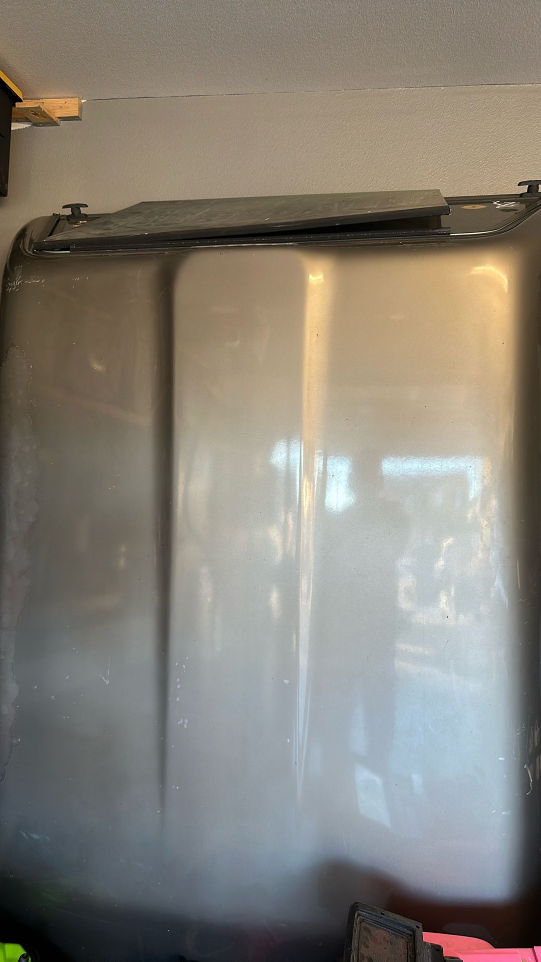 Leer Shell Came Of This Truck