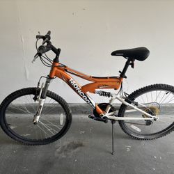 Mongoose Mountain Bike 