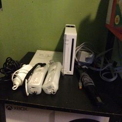 Nintendo Wii Bundle Comes With 2 Wii Motion Remotes, 2 Nunchucks, 2 Censors, + Wii Play Game! 