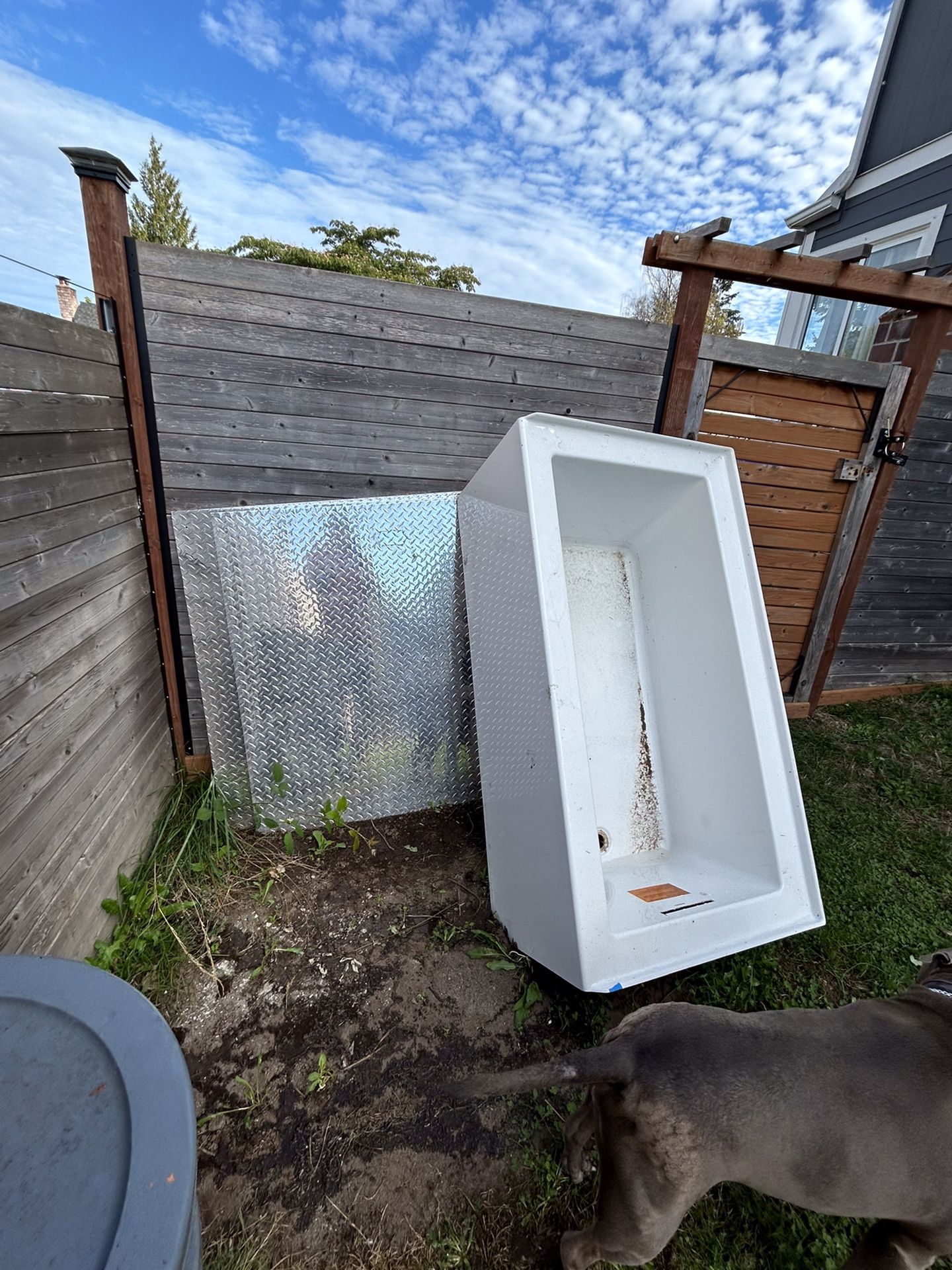 Diamond Plate Sheets And A Deep Tub New With All Hardware