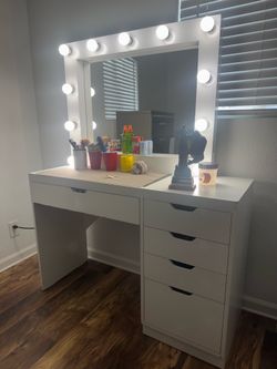 White Vanity Desk with Hollywood Mirror