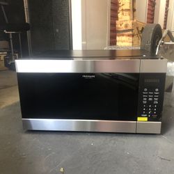 FRIDGEDAIRE GALLERY BUILT IN STAINLESS STEEL MICROWAVE 