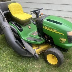 John Deere Riding Lawn Mower With Bagger System 