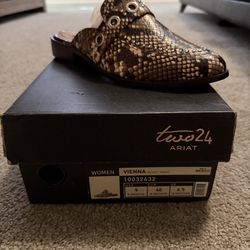 Ariat Vienna snake flats Size 9