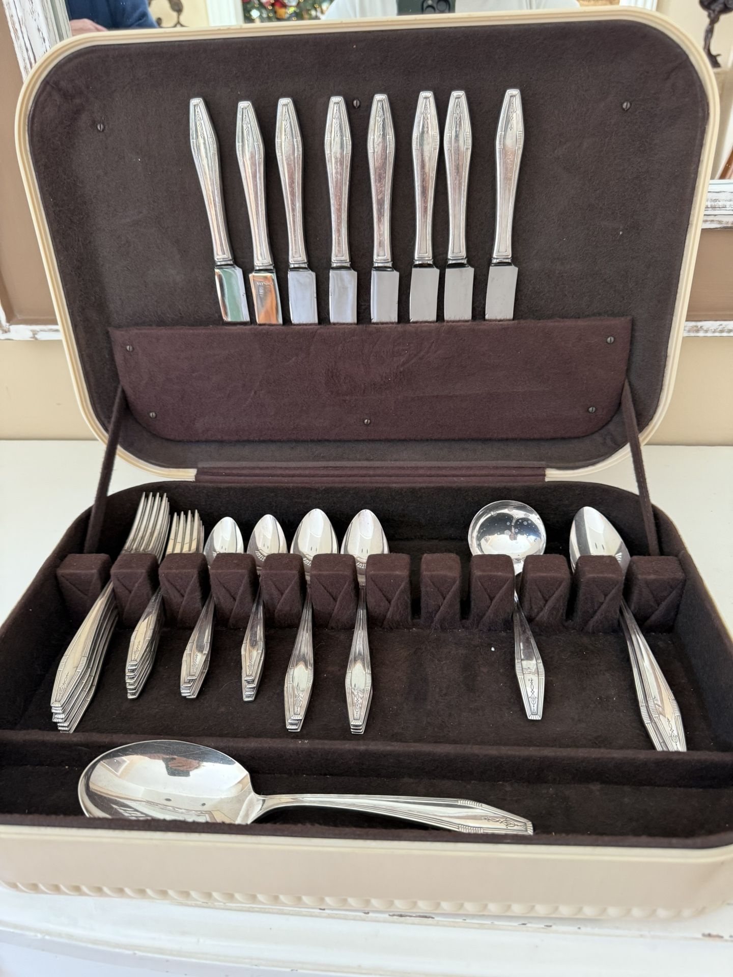 Countess Baronesse 1929 Silverplate Flatware Set 49 Pc w Bakelite Case